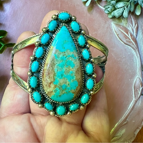 925 Sterling Silver Kingman Turquoise Statement Cuff w/ Butterfly Detail - Picture 10 of 14